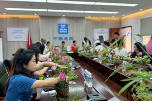 佳夫本场数据：1次助攻1次送点，5次解围，获评6.2分